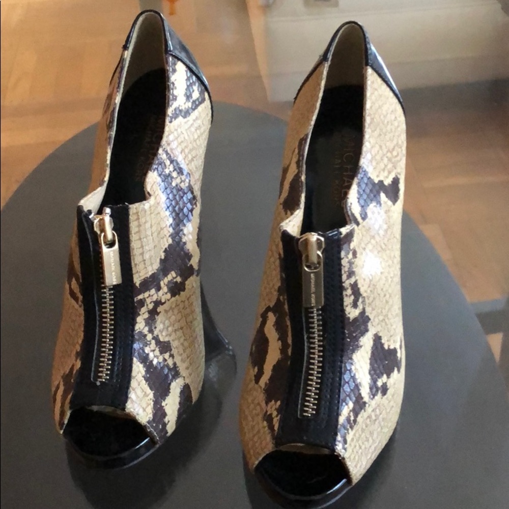 Michael Kors Shoes - Picture 8 of 8